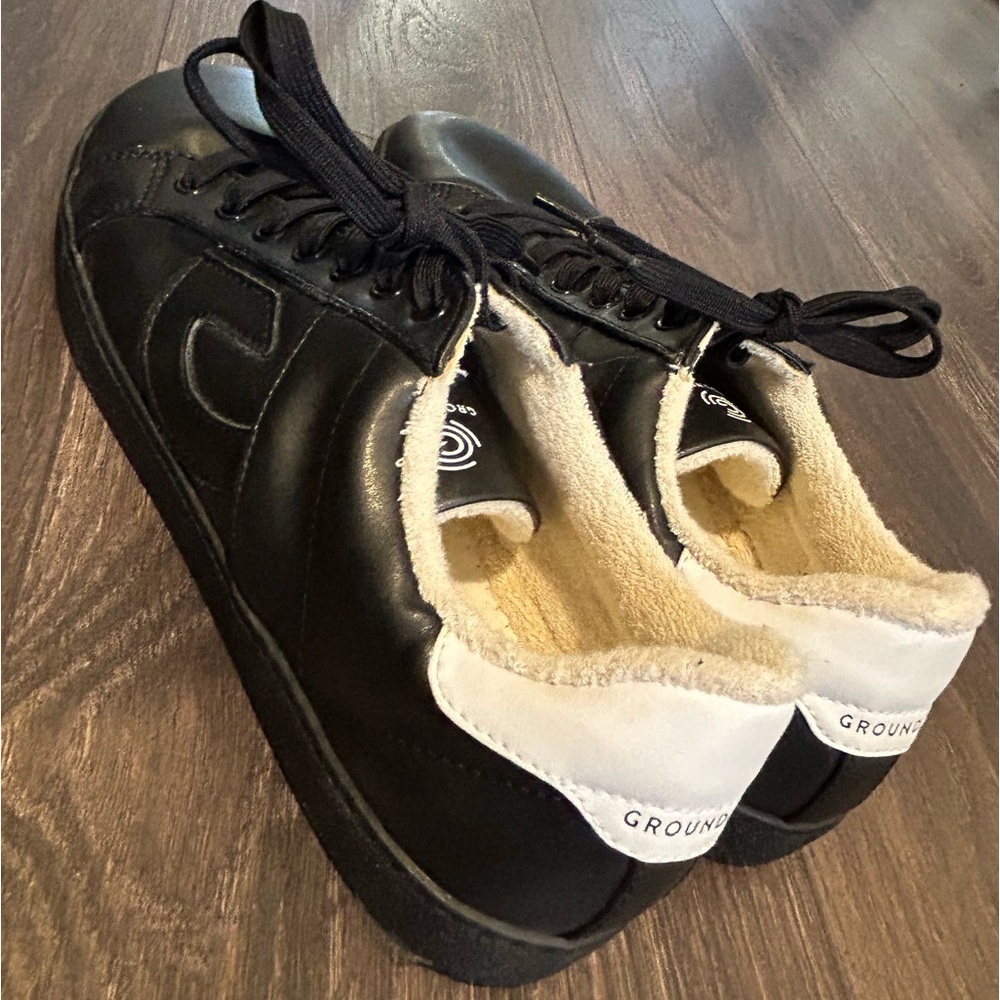 Groundies black lace ups